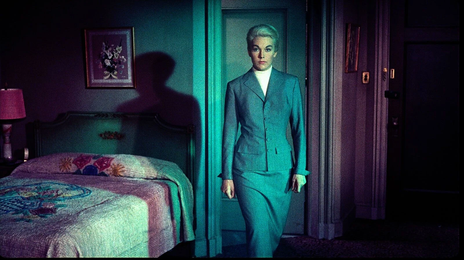 Crafting Memorable Opening Scenes in Your Script